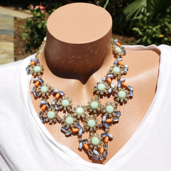 Versona Jewelry - NEW Versona Statement Princess Rhinestone Necklace